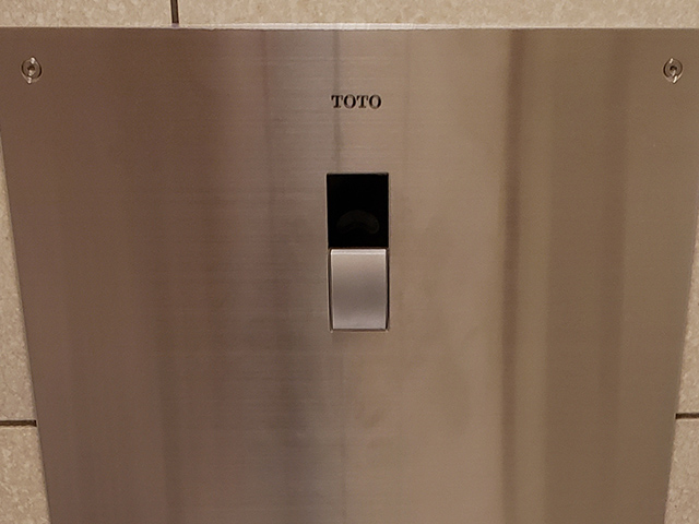 ニューヨークのリトルアイランドにあったもの　トイレ　綺麗　TOTOのフラッシュ