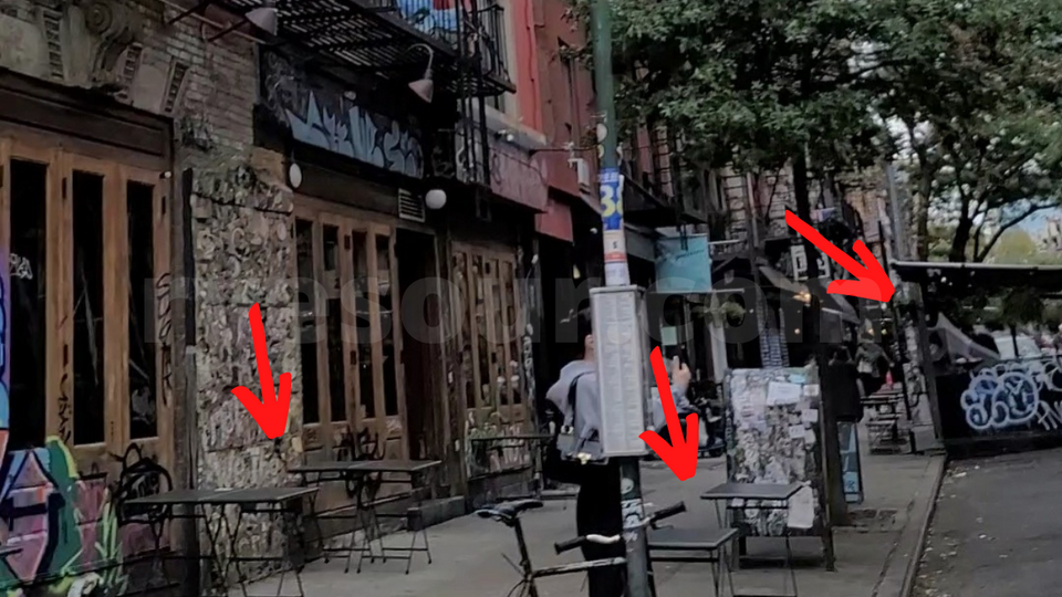 Bars and Restaurants in East Village in NYC offer outside seatings 屋外ダイニングテーブルのあるレストラン　ニューヨーク　イーストビレッジ