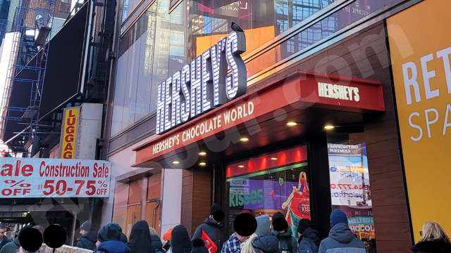 Hershey's Chocolate World Times Square（ハーシーズチョコレートワールドタイムズスクエア７thアヴェニュー沿い入り口