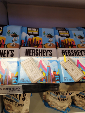 Hershey's Chocolate World Times Square（ハーシーズチョコレートワールドタイムズスクエア　クッキー＆クリーム　チョコレートバー　NYC包装