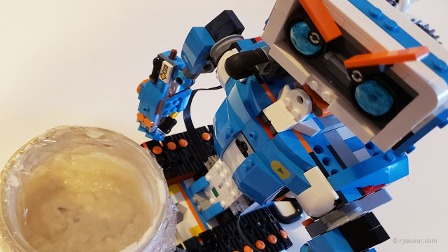 レゴブースト　アプリ　LEGO BOOST APP　の画面　ブロック　コード　サンプル　例　ロボットのバーニー　サワードーを見守る