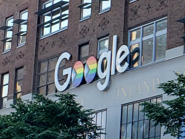 グーグル ニューヨーク ミートパッキングエリア レインボー ロゴ