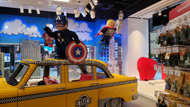 The LEGO® Store Fifth Avenue ニューヨーク レゴストア マーベル MARVELレゴ