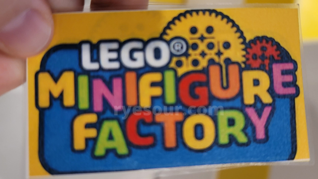 The LEGO® Store Fifth AvenueのLEGO MINI FIGURE FACTORY　ニューヨーク　レゴストア　ミニフィグファクトリー　値段
