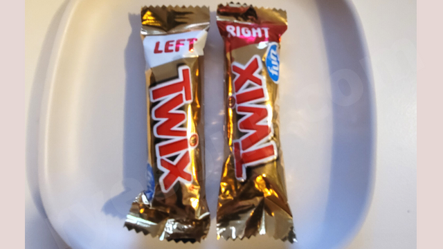 Twixチョコレートバーの「LEFT（左）」、「RIGHT（右）」を外袋のまま並べている