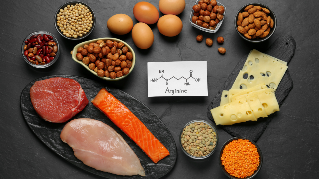 アルギニンの化学式とアルギニンを含む食べ物の写真