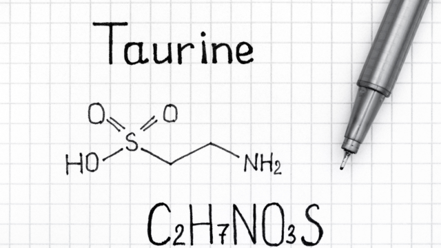 タウリンの化学式が書かれたノート
