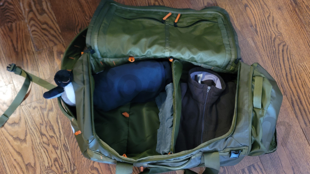 North Face Base Camp Voyager Duffel 62L（ノースフェイス・ベースキャンプ・ボヤージャー・ダッフル・62リットル）整頓しやすい仕切りとポケット