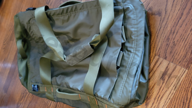 North Face Base Camp Voyager Duffel 6２L（ノースフェイス・ベースキャンプ・ボヤージャー・ダッフル・6２リットル）ダッフルバッグの潰した状態