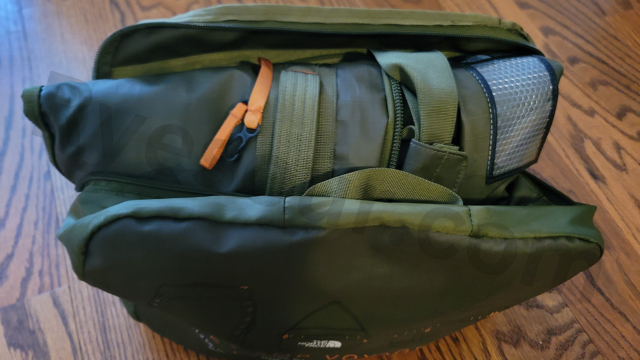 The North Face Base Camp Voyager Duffel 62L（ノースフェイス・ベースキャンプ・ボヤージャー・ダッフル・62リットル）おりたたんだところ